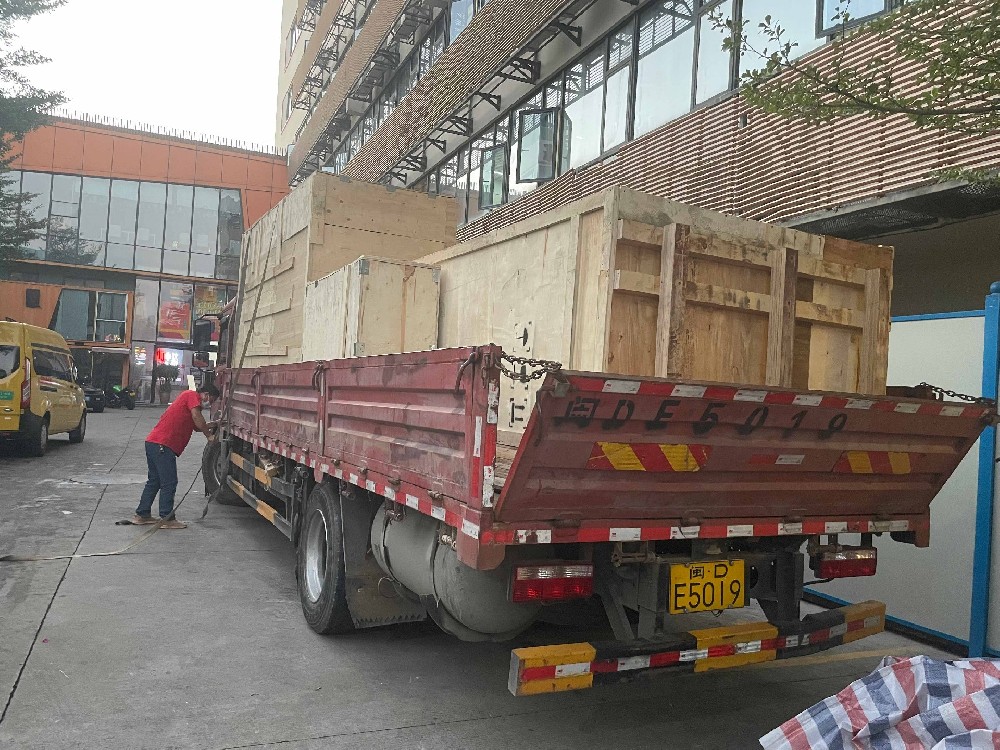 เครื่องกดลูกกลิ้งอิเล็กโทรดขนาดใหญ่ เครื่องผสมอิเล็กโทรด เครื่องอัดไฮดรอลิก สำหรับลูกค้าในสหรัฐอเมริกา